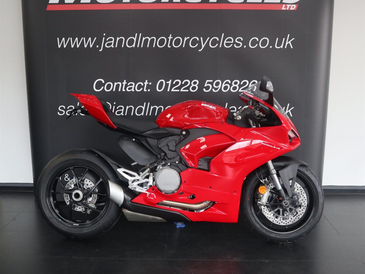 Ducati Panigale V2 in Red. 2023 Model, Deal Price! Supplied With All Original Parts