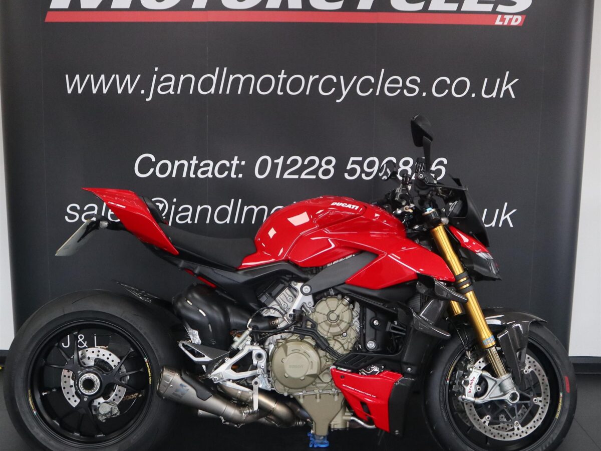 Ducati Streetfighter V4 S. Full Ducati History, Akrapovic SIlencers With Matching Up-Map Ducati 12 Months Approved Used Warranty